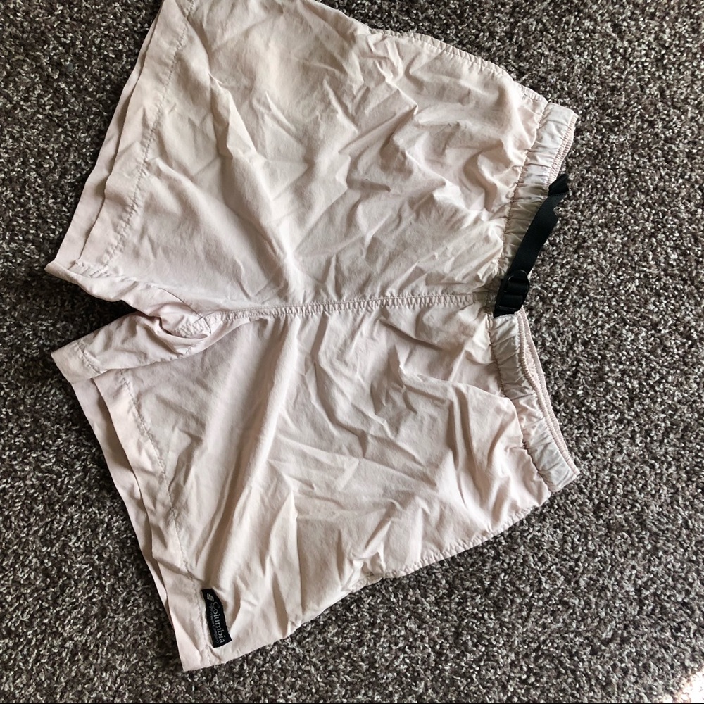 Women khaki Columbia baggie shorts size med.